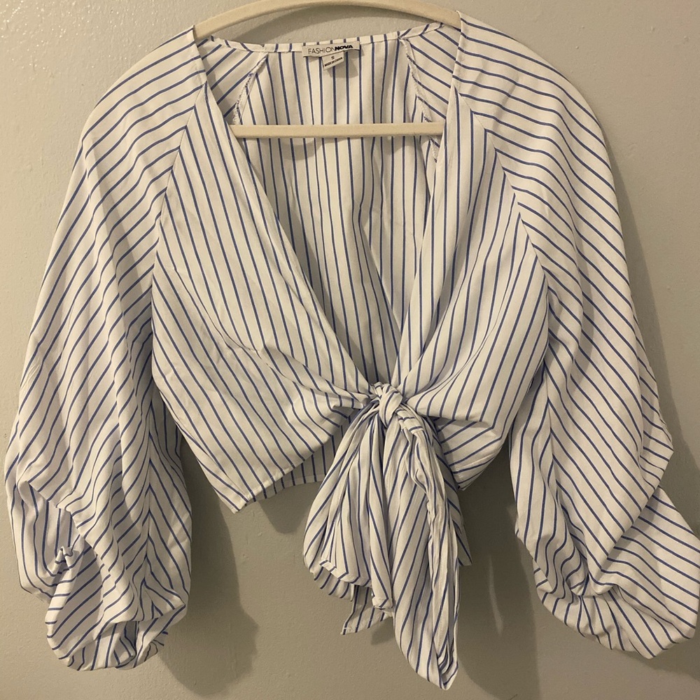 White/Blue striped casual crop top.